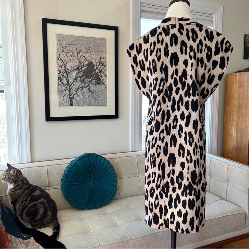 Carmen Marc Valvo Open Front Leopard Sweater Vest. - Picture 4 of 5